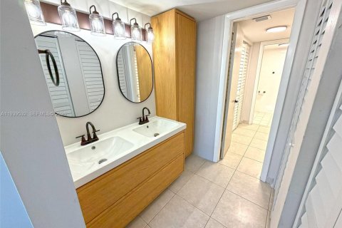Copropriété à louer à Miami, Floride: 2 chambres, 113.43 m2 № 1997578 - photo 8