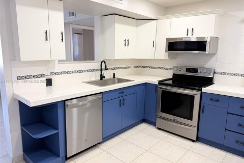 Copropriété à louer à Miami, Floride: 2 chambres, 113.43 m2 № 1997578 - photo 4