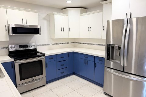 Copropriété à louer à Miami, Floride: 2 chambres, 113.43 m2 № 1997578 - photo 5