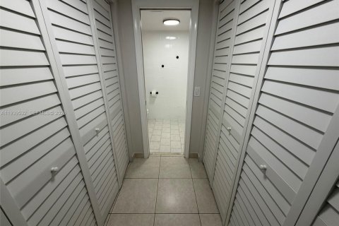 Copropriété à louer à Miami, Floride: 2 chambres, 113.43 m2 № 1997578 - photo 9