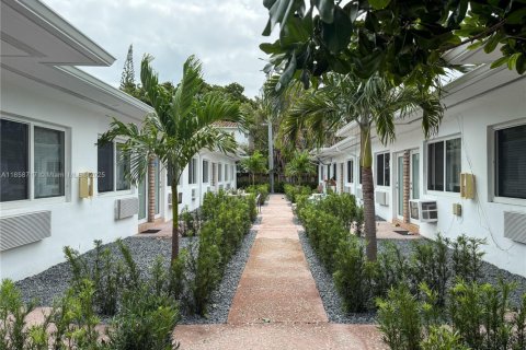 Commercial property in Miami Beach, Florida № 1958497 - photo 11