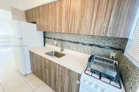 Commercial property in Miami Beach, Florida № 1958497 - photo 5