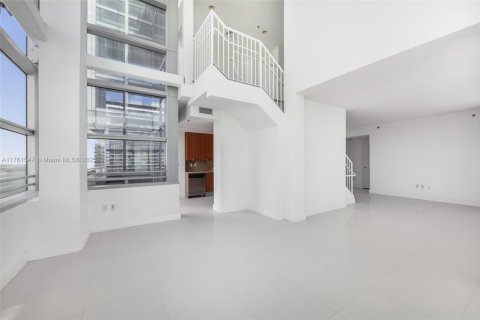 Condo in Miami, Florida, 3 bedrooms  № 1698486 - photo 2