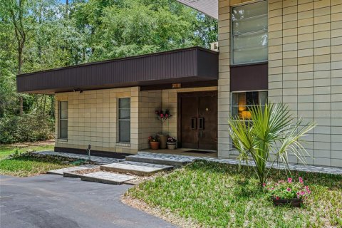 House in Gainesville, Florida 6 bedrooms, 336.77 sq.m. № 2112688