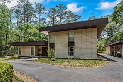 House in Gainesville, Florida 6 bedrooms, 336.77 sq.m. № 2112688 - photo 3