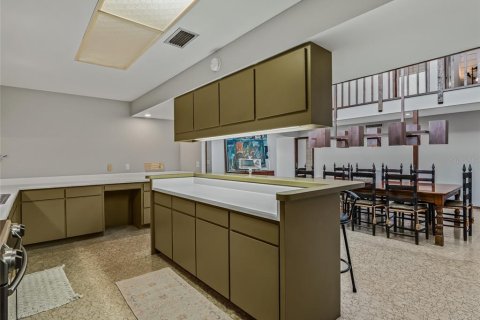 House in Gainesville, Florida 6 bedrooms, 336.77 sq.m. № 2112688 - photo 26