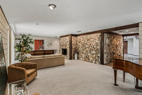 House in Gainesville, Florida 6 bedrooms, 336.77 sq.m. № 2112688 - photo 9