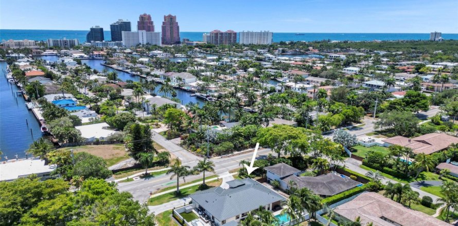 House in Fort Lauderdale, Florida 4 bedrooms, 253.25 sq.m. № 1162074