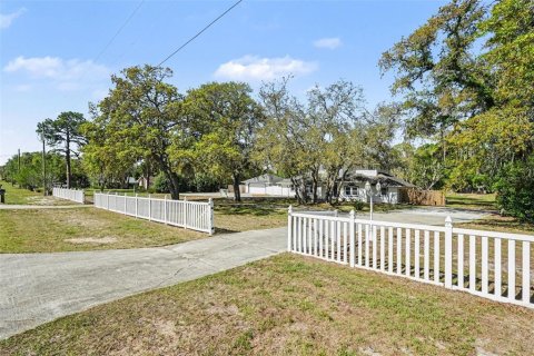 House in Spring Hill, Florida 4 bedrooms, 280.56 sq.m. № 2117388 - photo 5