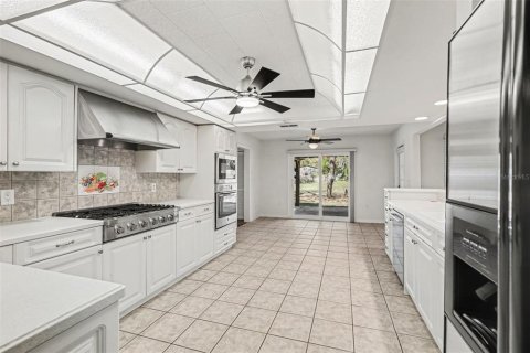 House in Spring Hill, Florida 4 bedrooms, 280.56 sq.m. № 2117388 - photo 20