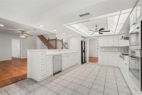 House in Spring Hill, Florida 4 bedrooms, 280.56 sq.m. № 2117388 - photo 19