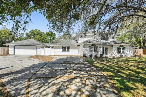 House in Spring Hill, Florida 4 bedrooms, 280.56 sq.m. № 2117388 - photo 2