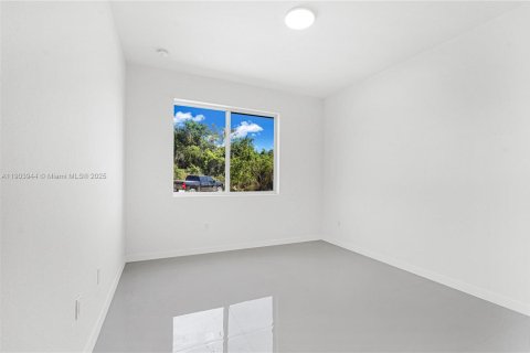 Adosado en alquiler en Miami, Florida, 5 dormitorios № 1956471 - foto 28