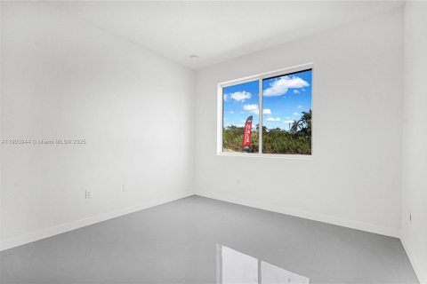 Adosado en alquiler en Miami, Florida, 5 dormitorios № 1956471 - foto 29