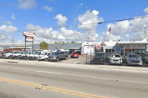 Propiedad comercial en venta en Miami, Florida № 1695085 - foto 2