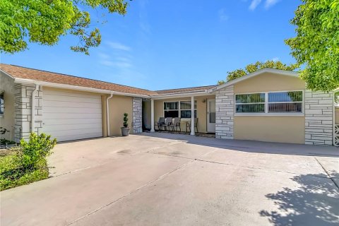 Casa en New Port Richey, Florida 3 dormitorios, 148.09 m2 № 2221371