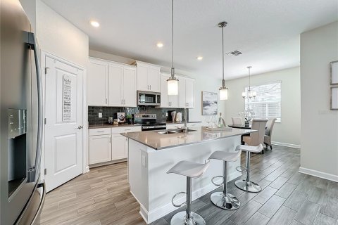 House in Davenport, Florida 6 bedrooms, 356.09 sq.m. № 1545304 - photo 16