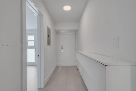 Condo in Key Biscayne, Florida, 3 bedrooms  № 1744015 - photo 11