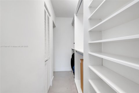 Condo in Key Biscayne, Florida, 3 bedrooms  № 1744015 - photo 9