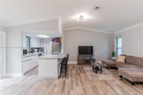 House in Dania Beach, Florida 3 bedrooms, 127.83 sq.m. № 1505733 - photo 4