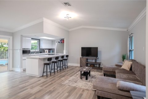 House in Dania Beach, Florida 3 bedrooms, 127.83 sq.m. № 1505733 - photo 6