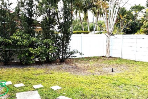 House in Dania Beach, Florida 3 bedrooms, 127.83 sq.m. № 1505733 - photo 11
