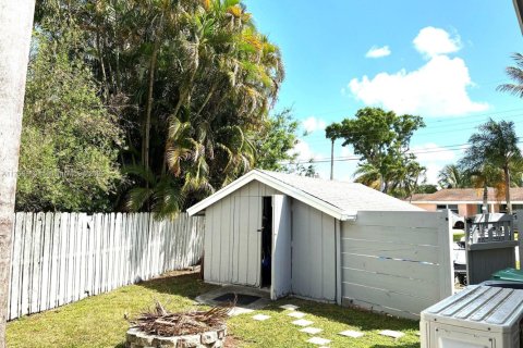 House in Dania Beach, Florida 3 bedrooms, 127.83 sq.m. № 1505733 - photo 9