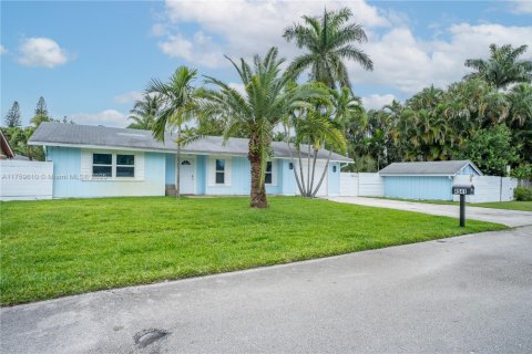 House in Dania Beach, Florida 3 bedrooms, 127.83 sq.m. № 1505733 - photo 2