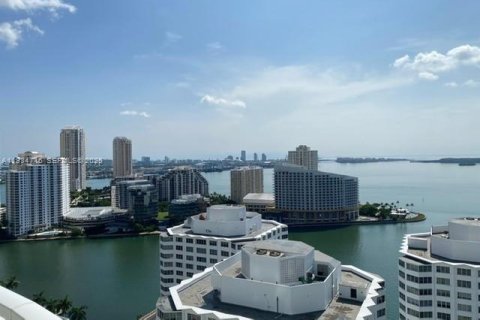 Condominio en alquiler en Miami, Florida, 2 dormitorios, 118.73 m2 № 1992923 - foto 1