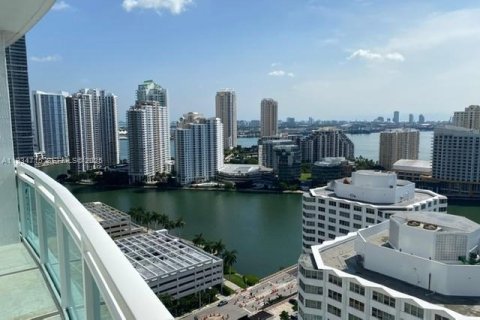 Condominio en alquiler en Miami, Florida, 2 dormitorios, 118.73 m2 № 1992923 - foto 5