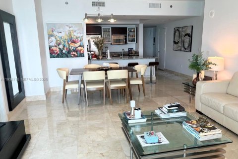 Condominio en alquiler en Miami, Florida, 2 dormitorios, 118.73 m2 № 1992923 - foto 11