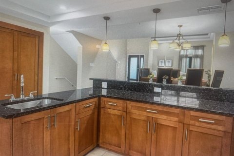 Townhouse in Orlando, Florida 4 bedrooms, 185.8 sq.m. № 2098331 - photo 4