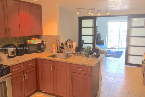Condo in Pinecrest, Florida, 3 bedrooms  № 1729881 - photo 2