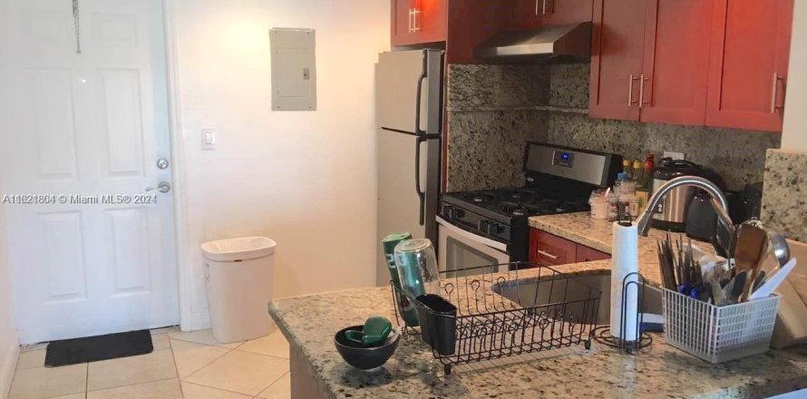 Condo in Pinecrest, Florida, 3 bedrooms № 1729881