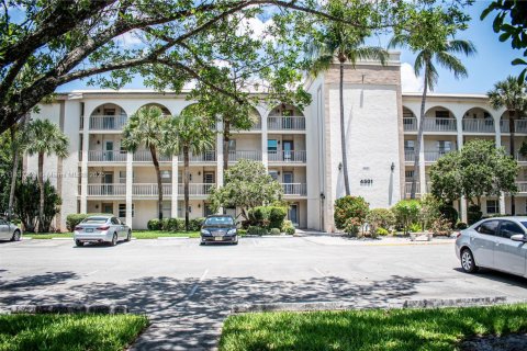 Condo in Coconut Creek, Florida, 1 bedroom  № 1821842 - photo 1