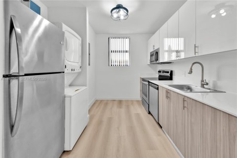 Apartment in Miami, Florida 2 bedrooms, 61.69 sq.m. № 2040514 - photo 2