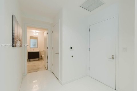 Condo in Miami, Florida, 2 bedrooms № 2185899 - photo 4