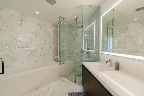 Condo in Miami, Florida, 2 bedrooms № 2185899 - photo 21