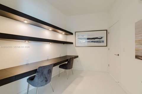 Condo in Miami, Florida, 2 bedrooms № 2185899 - photo 24