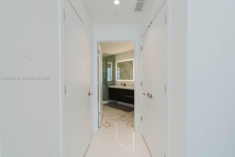 Condo in Miami, Florida, 2 bedrooms № 2185899 - photo 17
