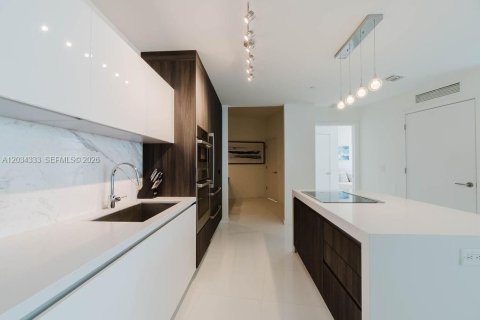 Condo in Miami, Florida, 2 bedrooms № 2185899 - photo 23