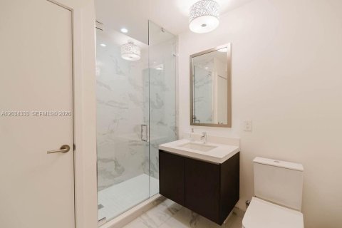 Condo in Miami, Florida, 2 bedrooms № 2185899 - photo 6