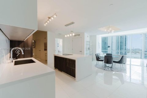 Condo in Miami, Florida, 2 bedrooms № 2185899 - photo 7