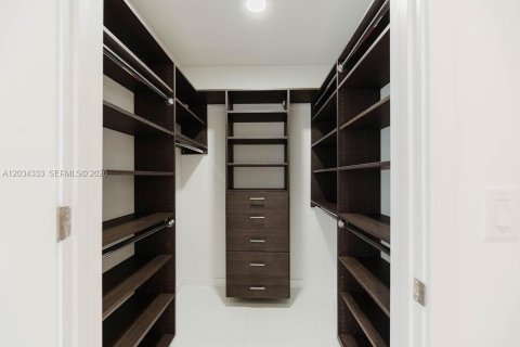 Condo in Miami, Florida, 2 bedrooms № 2185899 - photo 18