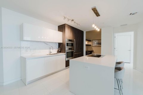 Condo in Miami, Florida, 2 bedrooms № 2185899 - photo 8