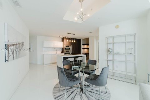 Condo in Miami, Florida, 2 bedrooms № 2185899 - photo 13