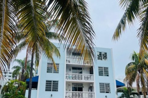 Copropriété à vendre à Miami Beach, Floride: 1 chambre, 45.52 m2 № 1988247 - photo 2