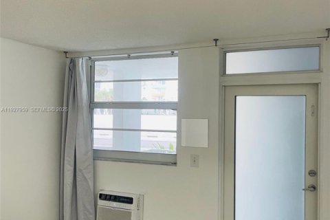 Copropriété à vendre à Miami Beach, Floride: 1 chambre, 45.52 m2 № 1988247 - photo 12