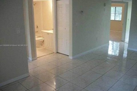 Condo in Cutler Bay, Florida, 2 bedrooms  № 1890587 - photo 3
