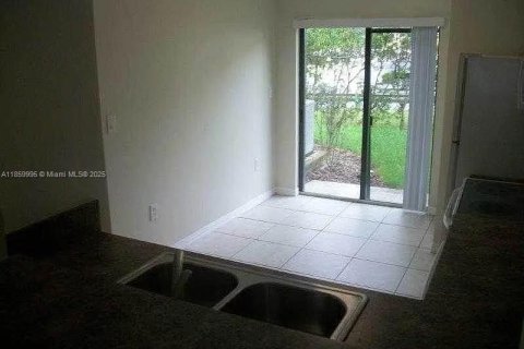 Condo in Cutler Bay, Florida, 2 bedrooms  № 1890587 - photo 10